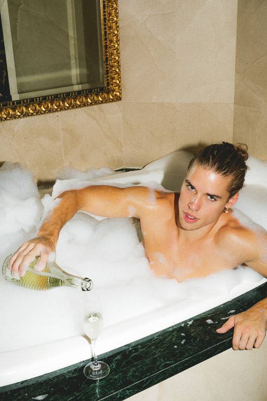 ‘Room service’ ft Lucas Whitesmith — image 23